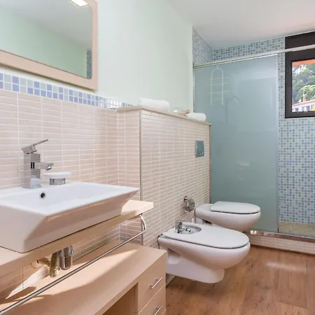 2llev 2 - * Lloret de Mar